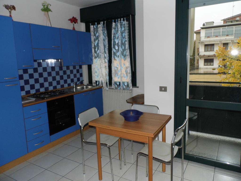 Bilocale Mentana 21 Apartman Parma Kültér fotó